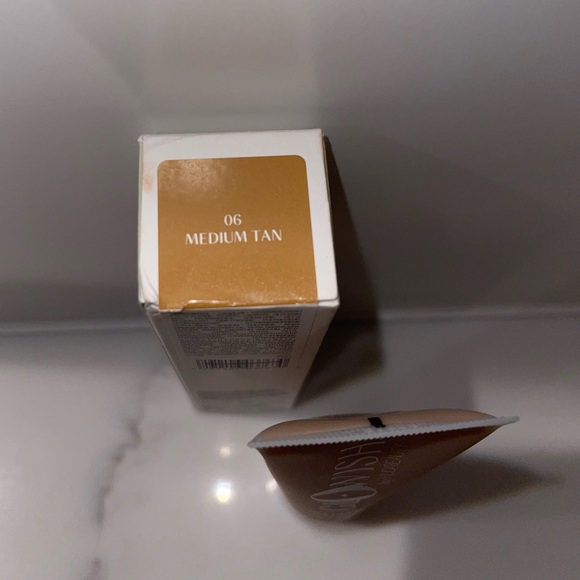 New Huda Beauty Glowish multidew skin tint - Picture 4 of 4